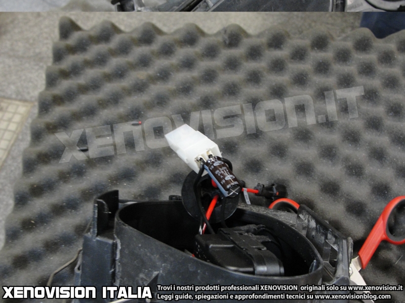 xenovision-guida-istallazione-kit-xenon-canbus-golf-vi-14B